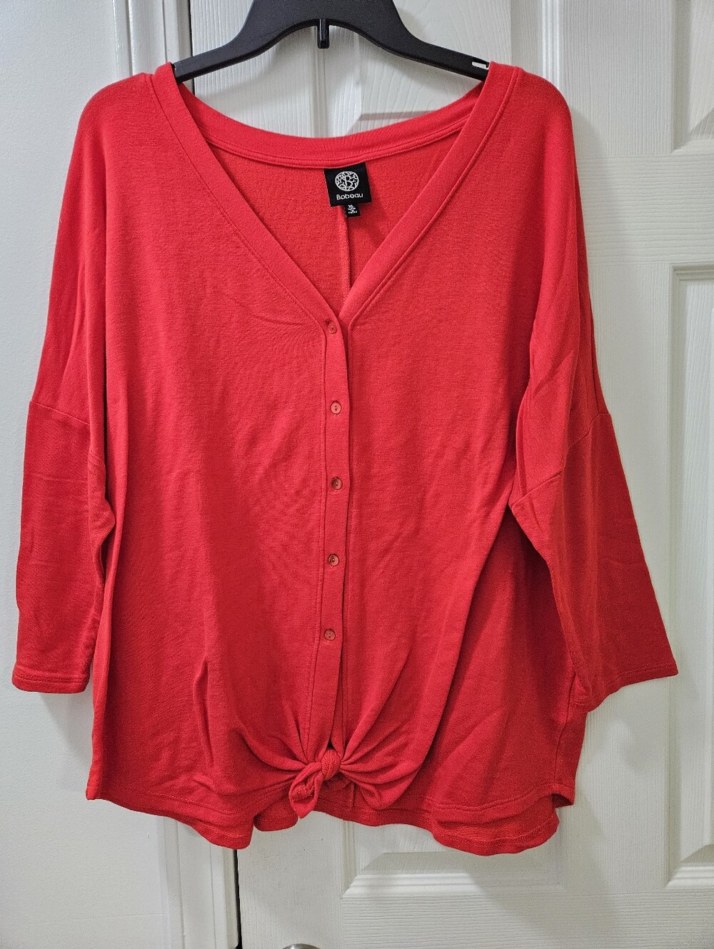 bobeau Bright Red Button-Front V-Neck Knot Top.XL